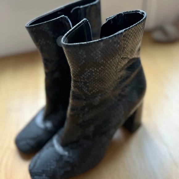 Sam Edelman Codie Snake Print Ankle Boots - Picture 6 of 6